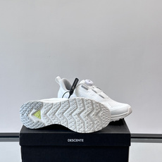👟迪桑特D/F WIRE 3.0流体鞋,主打流线型设计和科技感,鞋面大面积透气网眼,轻盈舒适,适合长时间 👟迪桑特D/F WIRE 3.0流体鞋,主打流线型设计和科技感,鞋面大面积透气网眼,轻盈舒适,适合长时间