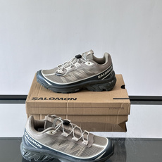 Salomon XT-6 FT,情侣款👫复古卡其/灰褐色配色。鞋面是大网眼设计,透气性很好,夏天 Salomon XT-6 FT,情侣款👫复古卡其/灰褐色配色。鞋面是大网眼设计,透气性很好,夏天