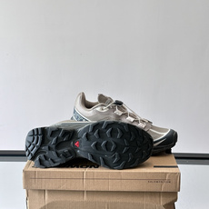 Salomon XT-6 FT,情侣款👫复古卡其/灰褐色配色。鞋面是大网眼设计,透气性很好,夏天 Salomon XT-6 FT,情侣款👫复古卡其/灰褐色配色。鞋面是大网眼设计,透气性很好,夏天