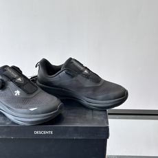 DESCENTE(迪桑特) LAVITATE 3.0 WIRE 跑鞋,全黑配色,带 BOA 旋钮 DESCENTE(迪桑特) LAVITATE 3.0 WIRE 跑鞋,全黑配色,带 BOA 旋钮