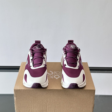 👟Loewe和On联名的Citywave运动鞋,黑白配色超百搭,鞋面透气网布➕牛皮革,轻便又舒适。厚底设 👟Loewe和On联名的Citywave运动鞋,黑白配色超百搭,鞋面透气网布➕牛皮革,轻便又舒适。厚底设