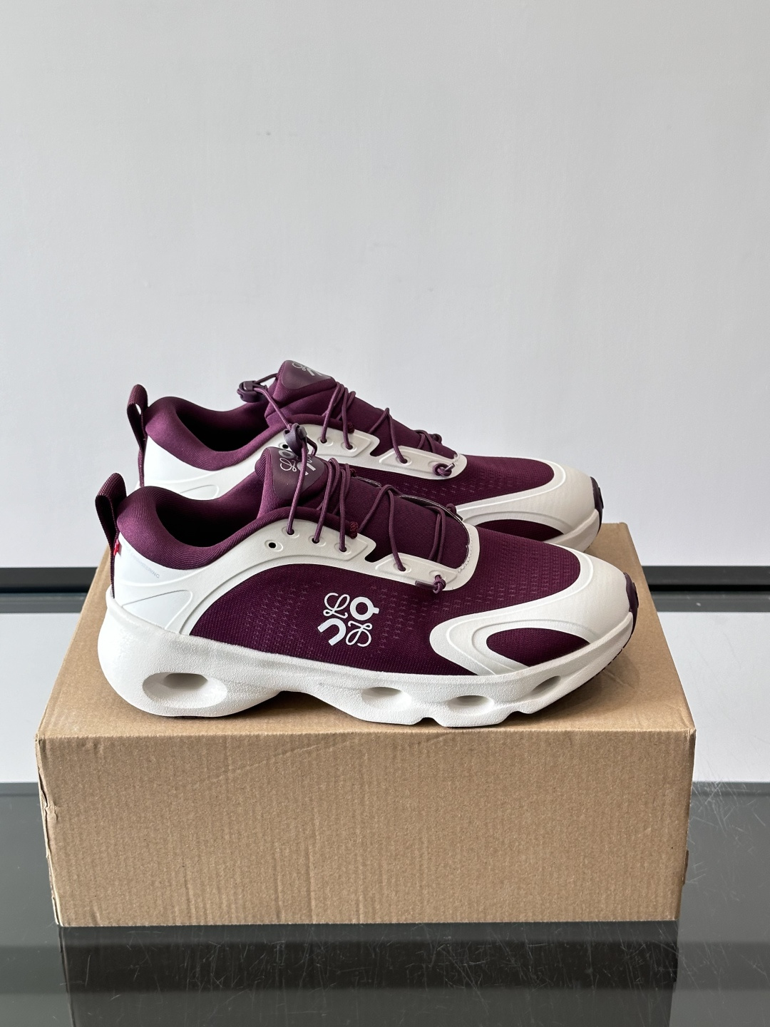 👟Loewe和On联名的Citywave运动鞋，黑白配色超百搭，鞋面透气网布➕牛皮革，轻便又舒适。厚底设