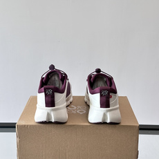 👟Loewe和On联名的Citywave运动鞋,黑白配色超百搭,鞋面透气网布➕牛皮革,轻便又舒适。厚底设 👟Loewe和On联名的Citywave运动鞋,黑白配色超百搭,鞋面透气网布➕牛皮革,轻便又舒适。厚底设