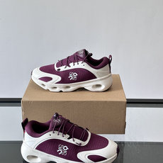 👟Loewe和On联名的Citywave运动鞋,黑白配色超百搭,鞋面透气网布➕牛皮革,轻便又舒适。厚底设 👟Loewe和On联名的Citywave运动鞋,黑白配色超百搭,鞋面透气网布➕牛皮革,轻便又舒适。厚底设