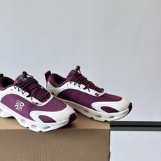 👟Loewe和On联名的Citywave运动鞋,黑白配色超百搭,鞋面透气网布➕牛皮革,轻便又舒适。厚底设 👟Loewe和On联名的Citywave运动鞋,黑白配色超百搭,鞋面透气网布➕牛皮革,轻便又舒适。厚底设