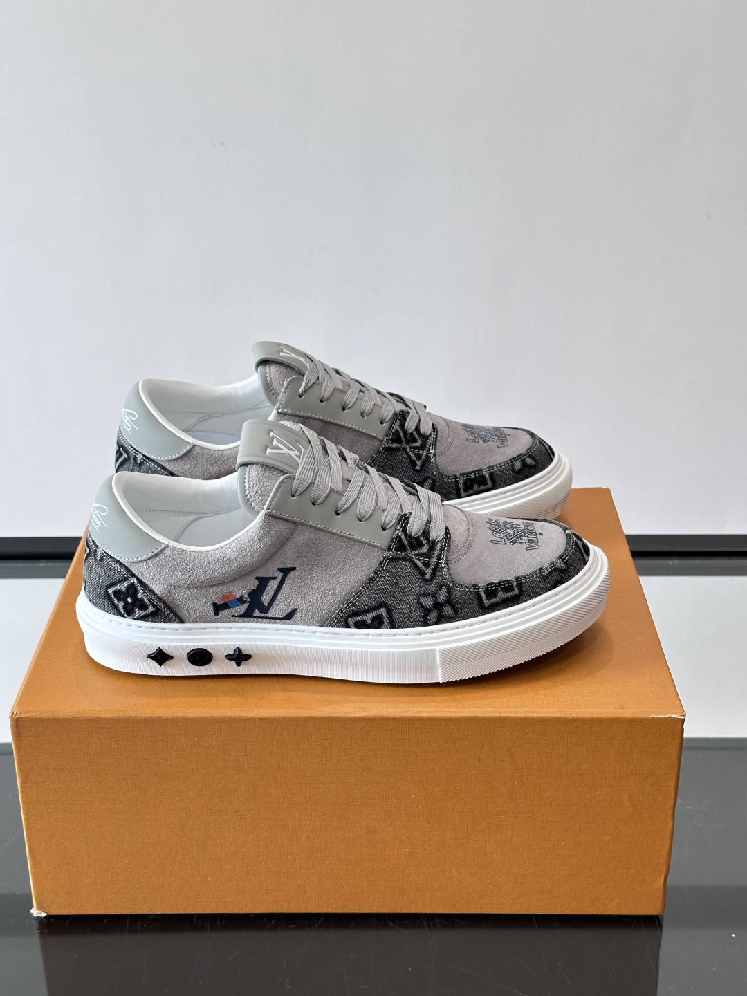 LV Lagoon Sneaker饼干🍪鞋Monogram 帆布拼接麂皮，LV 经典老花图案辨识度拉满，