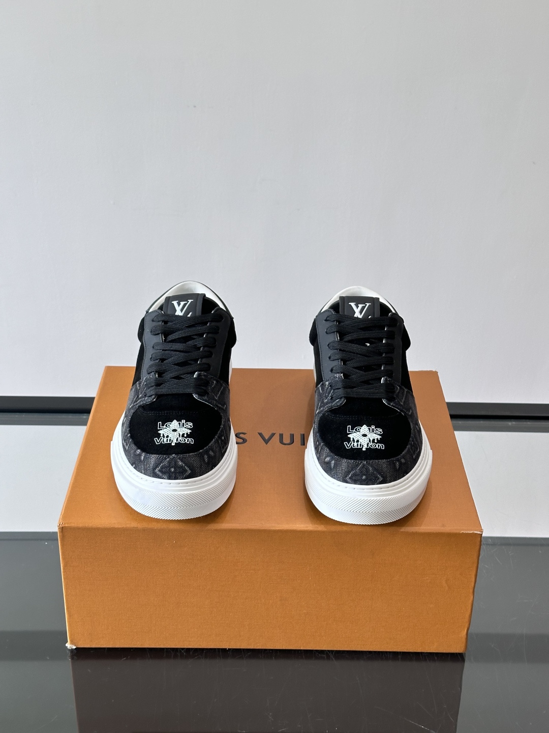 LV Lagoon Sneaker饼干🍪鞋Monogram 帆布拼接麂皮，LV 经典老花图案辨识度拉满，
