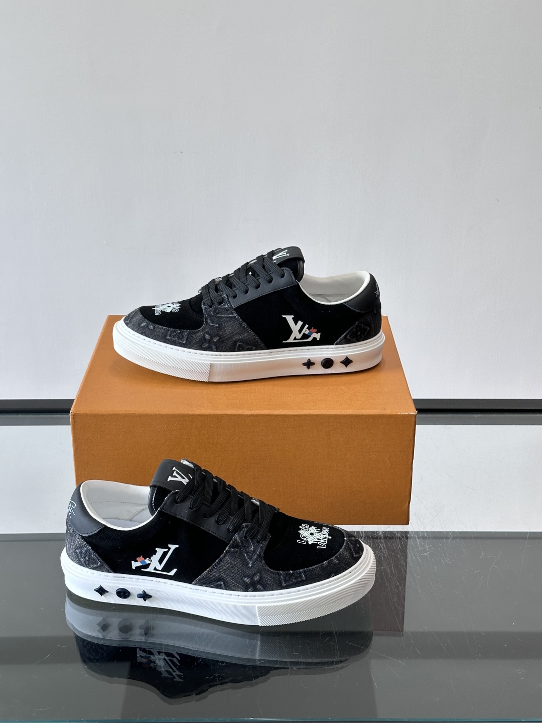 LV Lagoon Sneaker饼干🍪鞋Monogram 帆布拼接麂皮，LV 经典老花图案辨识度拉满，