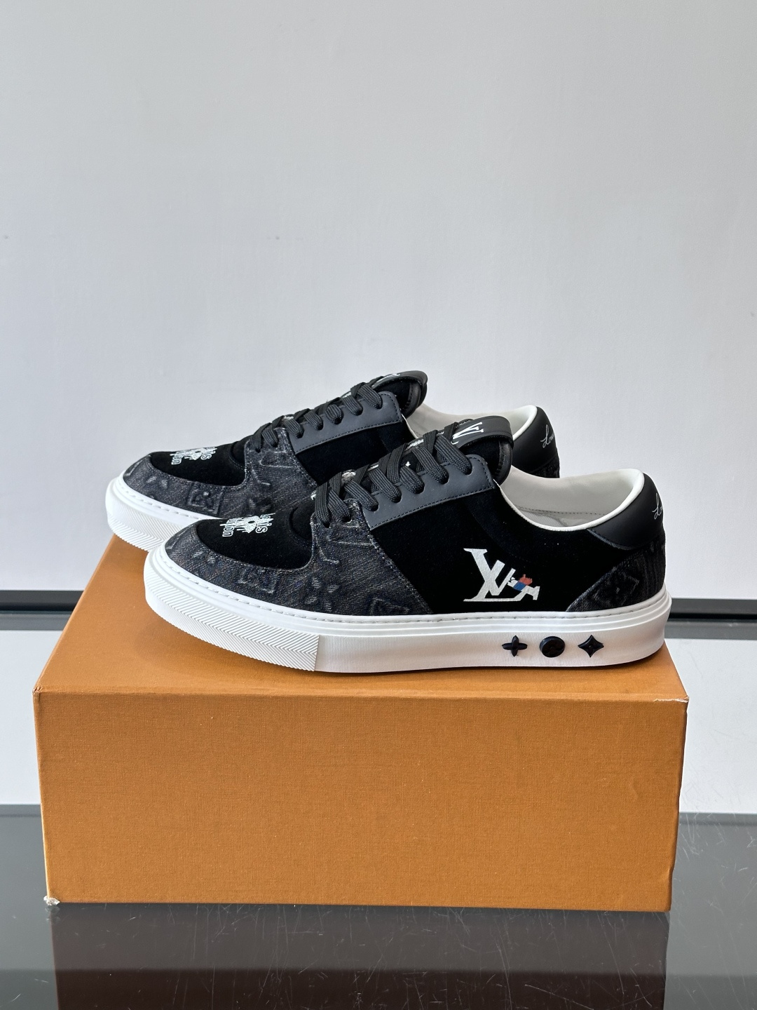 LV Lagoon Sneaker饼干🍪鞋Monogram 帆布拼接麂皮，LV 经典老花图案辨识度拉满，