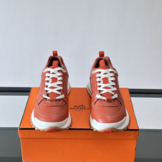 爱马仕厚底运动鞋👟这款爱马仕厚底运动鞋采用进口头层牛皮+透气网面,质感高级又舒适。鞋头自然色橡胶嵌饰 爱马仕厚底运动鞋👟这款爱马仕厚底运动鞋采用进口头层牛皮+透气网面,质感高级又舒适。鞋头自然色橡胶嵌饰