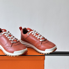 爱马仕厚底运动鞋👟这款爱马仕厚底运动鞋采用进口头层牛皮+透气网面,质感高级又舒适。鞋头自然色橡胶嵌饰 爱马仕厚底运动鞋👟这款爱马仕厚底运动鞋采用进口头层牛皮+透气网面,质感高级又舒适。鞋头自然色橡胶嵌饰