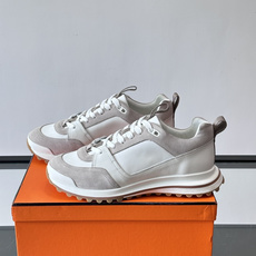 爱马仕厚底运动鞋👟这款爱马仕厚底运动鞋采用进口头层牛皮+透气网面,质感高级又舒适。鞋头自然色橡胶嵌饰 爱马仕厚底运动鞋👟这款爱马仕厚底运动鞋采用进口头层牛皮+透气网面,质感高级又舒适。鞋头自然色橡胶嵌饰