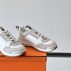 爱马仕厚底运动鞋👟这款爱马仕厚底运动鞋采用进口头层牛皮+透气网面,质感高级又舒适。鞋头自然色橡胶嵌饰 爱马仕厚底运动鞋👟这款爱马仕厚底运动鞋采用进口头层牛皮+透气网面,质感高级又舒适。鞋头自然色橡胶嵌饰