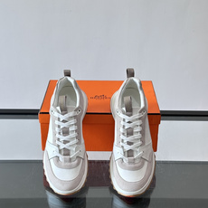 爱马仕厚底运动鞋👟这款爱马仕厚底运动鞋采用进口头层牛皮+透气网面,质感高级又舒适。鞋头自然色橡胶嵌饰 爱马仕厚底运动鞋👟这款爱马仕厚底运动鞋采用进口头层牛皮+透气网面,质感高级又舒适。鞋头自然色橡胶嵌饰