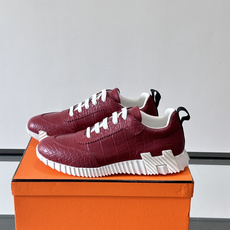 爱马仕鳄鱼纹运动鞋👟爱马仕鳄鱼纹运动鞋,采用优质皮革,鞋面鳄鱼纹理超有辨识度,搭配经典橙色鞋盒,品牌 爱马仕鳄鱼纹运动鞋👟爱马仕鳄鱼纹运动鞋,采用优质皮革,鞋面鳄鱼纹理超有辨识度,搭配经典橙色鞋盒,品牌