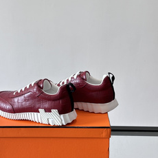 爱马仕鳄鱼纹运动鞋👟爱马仕鳄鱼纹运动鞋,采用优质皮革,鞋面鳄鱼纹理超有辨识度,搭配经典橙色鞋盒,品牌 爱马仕鳄鱼纹运动鞋👟爱马仕鳄鱼纹运动鞋,采用优质皮革,鞋面鳄鱼纹理超有辨识度,搭配经典橙色鞋盒,品牌