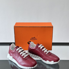 爱马仕鳄鱼纹运动鞋👟爱马仕鳄鱼纹运动鞋,采用优质皮革,鞋面鳄鱼纹理超有辨识度,搭配经典橙色鞋盒,品牌 爱马仕鳄鱼纹运动鞋👟爱马仕鳄鱼纹运动鞋,采用优质皮革,鞋面鳄鱼纹理超有辨识度,搭配经典橙色鞋盒,品牌
