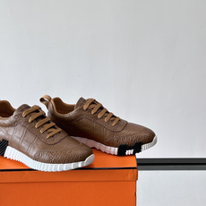 爱马仕鳄鱼纹运动鞋👟爱马仕鳄鱼纹运动鞋,采用优质皮革,鞋面鳄鱼纹理超有辨识度,搭配经典橙色鞋盒,品牌 爱马仕鳄鱼纹运动鞋👟爱马仕鳄鱼纹运动鞋,采用优质皮革,鞋面鳄鱼纹理超有辨识度,搭配经典橙色鞋盒,品牌
