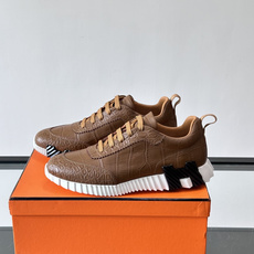 爱马仕鳄鱼纹运动鞋👟爱马仕鳄鱼纹运动鞋,采用优质皮革,鞋面鳄鱼纹理超有辨识度,搭配经典橙色鞋盒,品牌 爱马仕鳄鱼纹运动鞋👟爱马仕鳄鱼纹运动鞋,采用优质皮革,鞋面鳄鱼纹理超有辨识度,搭配经典橙色鞋盒,品牌