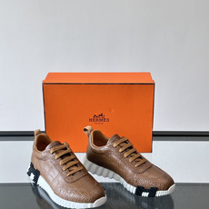 爱马仕鳄鱼纹运动鞋👟爱马仕鳄鱼纹运动鞋,采用优质皮革,鞋面鳄鱼纹理超有辨识度,搭配经典橙色鞋盒,品牌 爱马仕鳄鱼纹运动鞋👟爱马仕鳄鱼纹运动鞋,采用优质皮革,鞋面鳄鱼纹理超有辨识度,搭配经典橙色鞋盒,品牌