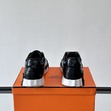 爱马仕鳄鱼纹运动鞋👟爱马仕鳄鱼纹运动鞋,采用优质皮革,鞋面鳄鱼纹理超有辨识度,搭配经典橙色鞋盒,品牌 爱马仕鳄鱼纹运动鞋👟爱马仕鳄鱼纹运动鞋,采用优质皮革,鞋面鳄鱼纹理超有辨识度,搭配经典橙色鞋盒,品牌
