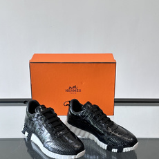 爱马仕鳄鱼纹运动鞋👟爱马仕鳄鱼纹运动鞋,采用优质皮革,鞋面鳄鱼纹理超有辨识度,搭配经典橙色鞋盒,品牌 爱马仕鳄鱼纹运动鞋👟爱马仕鳄鱼纹运动鞋,采用优质皮革,鞋面鳄鱼纹理超有辨识度,搭配经典橙色鞋盒,品牌