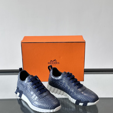 爱马仕鳄鱼纹运动鞋👟爱马仕鳄鱼纹运动鞋,采用优质皮革,鞋面鳄鱼纹理超有辨识度,搭配经典橙色鞋盒,品牌 爱马仕鳄鱼纹运动鞋👟爱马仕鳄鱼纹运动鞋,采用优质皮革,鞋面鳄鱼纹理超有辨识度,搭配经典橙色鞋盒,品牌