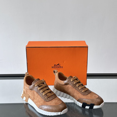 爱马仕鳄鱼纹运动鞋👟爱马仕鳄鱼纹运动鞋,采用优质皮革,鞋面鳄鱼纹理超有辨识度,搭配经典橙色鞋盒,品牌 爱马仕鳄鱼纹运动鞋👟爱马仕鳄鱼纹运动鞋,采用优质皮革,鞋面鳄鱼纹理超有辨识度,搭配经典橙色鞋盒,品牌