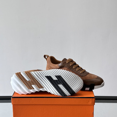 爱马仕鳄鱼纹运动鞋👟爱马仕鳄鱼纹运动鞋,采用优质皮革,鞋面鳄鱼纹理超有辨识度,搭配经典橙色鞋盒,品牌 爱马仕鳄鱼纹运动鞋👟爱马仕鳄鱼纹运动鞋,采用优质皮革,鞋面鳄鱼纹理超有辨识度,搭配经典橙色鞋盒,品牌