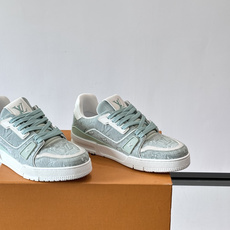 驴家 新配色 trainer运动鞋,本款 LV Trainer 运动鞋取材柔软粒面小牛皮,呈现纯净色调, 驴家 新配色 trainer运动鞋,本款 LV Trainer 运动鞋取材柔软粒面小牛皮,呈现纯净色调,