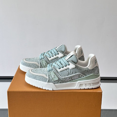 驴家 新配色 trainer运动鞋,本款 LV Trainer 运动鞋取材柔软粒面小牛皮,呈现纯净色调, 驴家 新配色 trainer运动鞋,本款 LV Trainer 运动鞋取材柔软粒面小牛皮,呈现纯净色调,