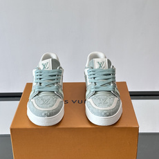 驴家 新配色 trainer运动鞋,本款 LV Trainer 运动鞋取材柔软粒面小牛皮,呈现纯净色调, 驴家 新配色 trainer运动鞋,本款 LV Trainer 运动鞋取材柔软粒面小牛皮,呈现纯净色调,