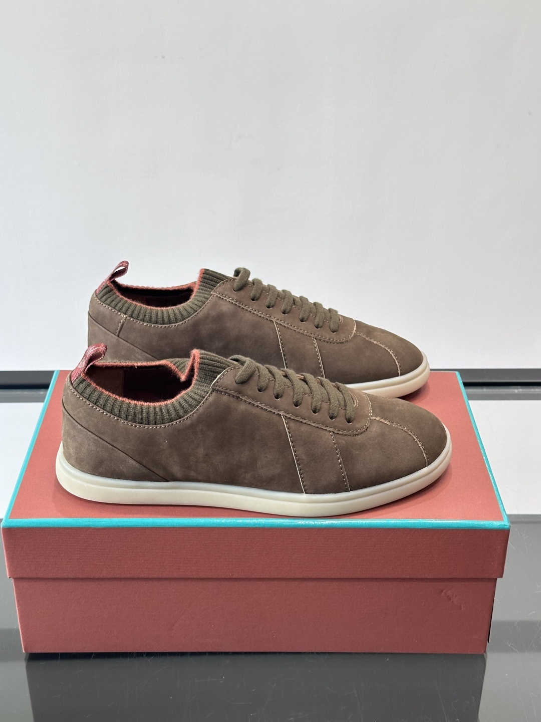 👟Loro Piana Soho 2.0 Walk男士休闲鞋，选用优质小牛皮，触感柔软细腻，简约百搭✨。