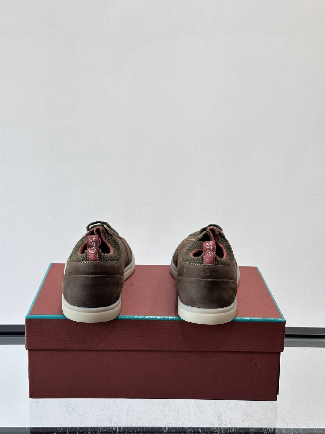 👟Loro Piana Soho 2.0 Walk男士休闲鞋，选用优质小牛皮，触感柔软细腻，简约百搭✨。