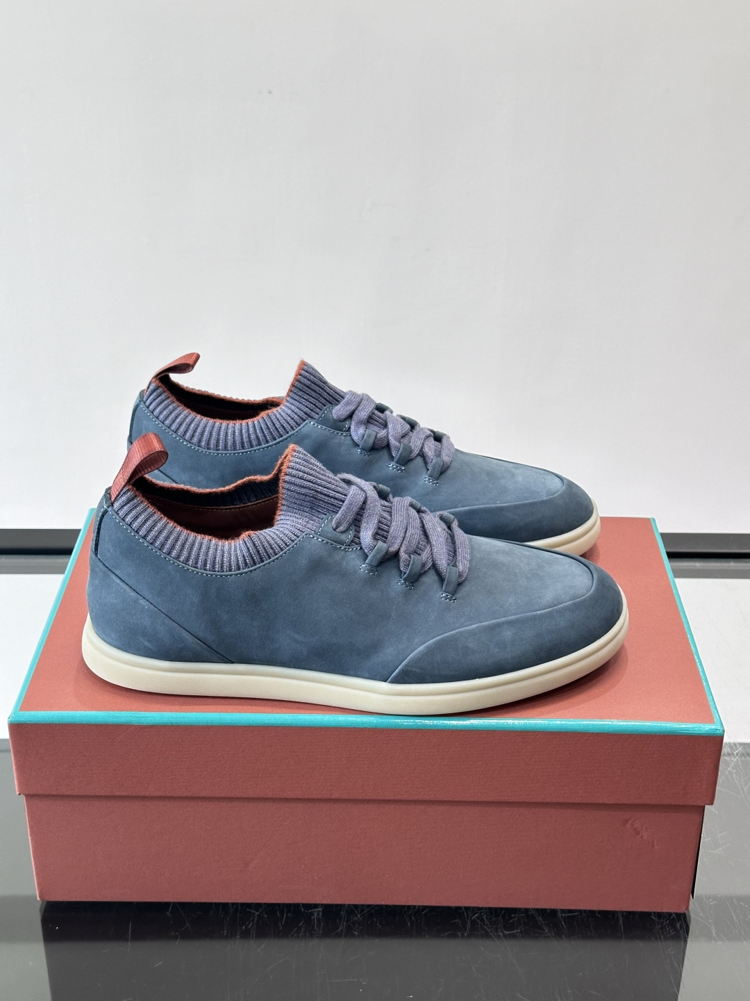👟Loro Piana Soho 2.0 Walk男士休闲鞋，选用优质小牛皮，触感柔软细腻，简约百搭✨。