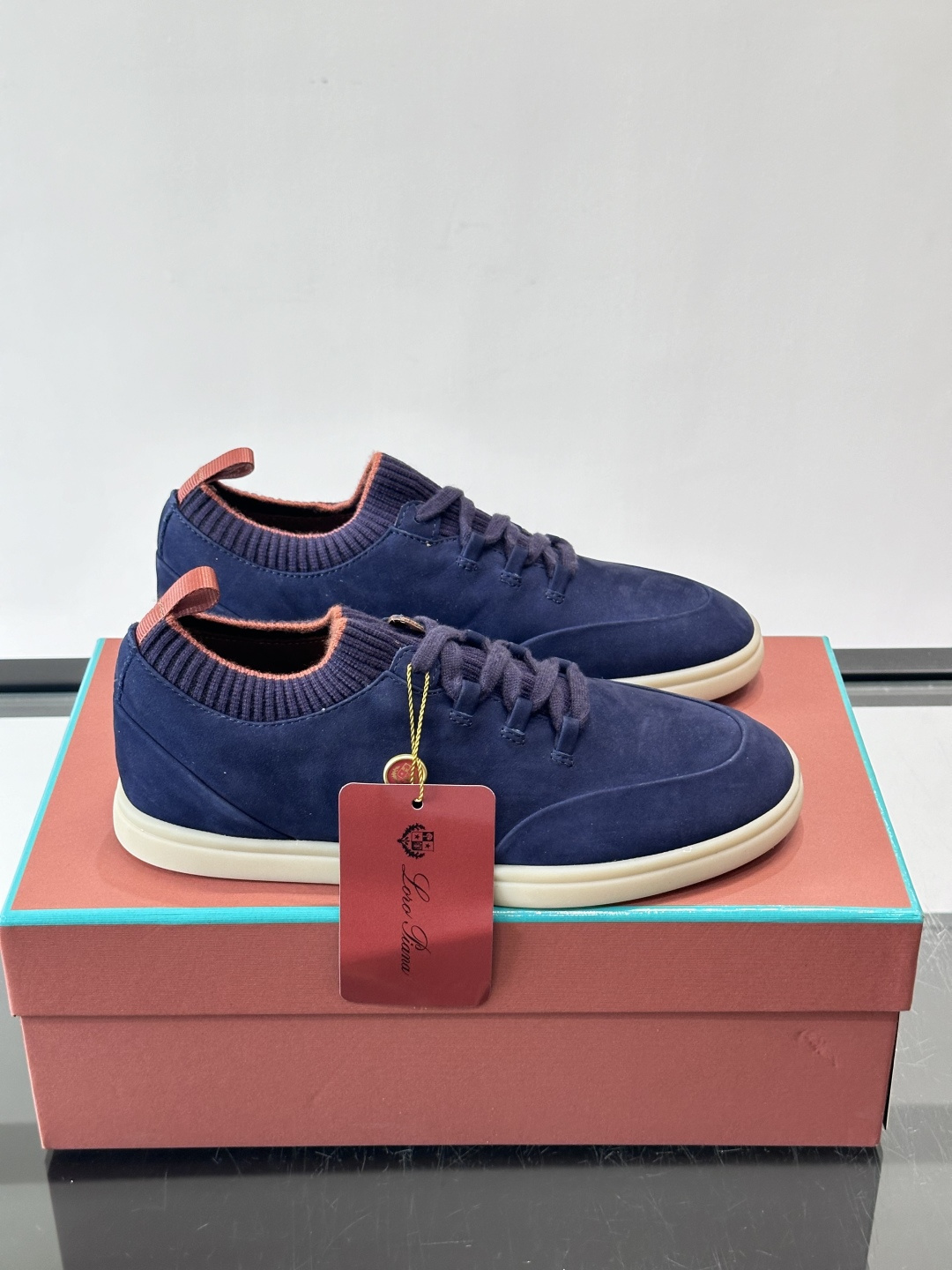 👟Loro Piana Soho 2.0 Walk男士休闲鞋，选用优质小牛皮，触感柔软细腻，简约百搭✨。