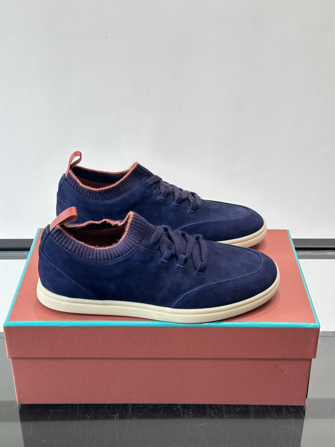 👟Loro Piana Soho 2.0 Walk男士休闲鞋，选用优质小牛皮，触感柔软细腻，简约百搭✨。