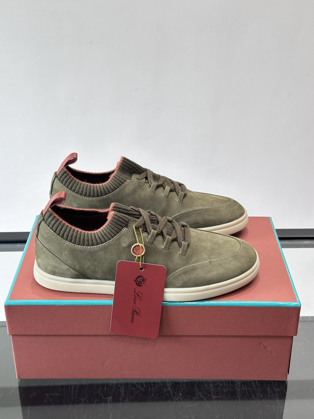 👟Loro Piana Soho 2.0 Walk男士休闲鞋，选用优质小牛皮，触感柔软细腻，简约百搭✨。