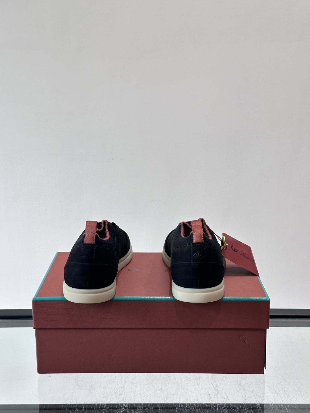 👟Loro Piana Soho 2.0 Walk男士休闲鞋，选用优质小牛皮，触感柔软细腻，简约百搭✨。