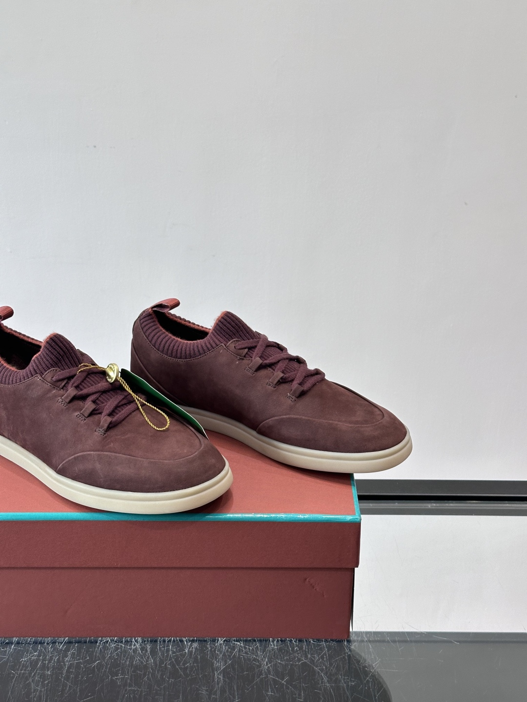 👟Loro Piana Soho 2.0 Walk男士休闲鞋，选用优质小牛皮，触感柔软细腻，简约百搭✨。