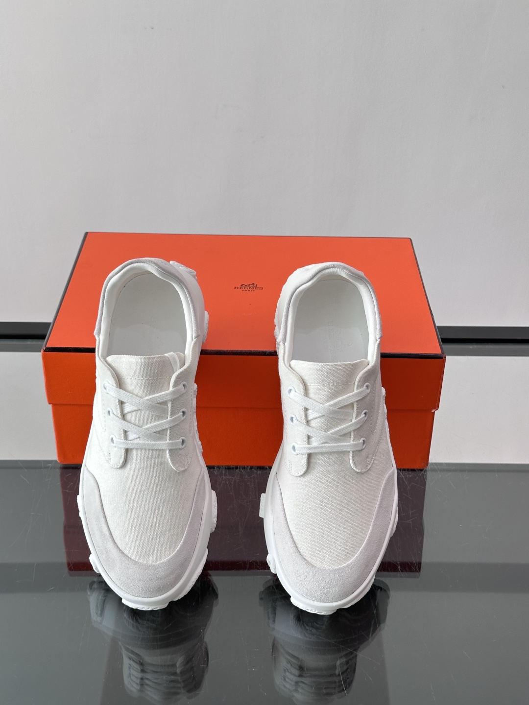 爱马仕26ss运动鞋​​👟爱马仕麂皮➕帆布面料运动鞋，低柔软麂皮，质感细腻又耐穿！橡胶鞋底抓地力强，日常