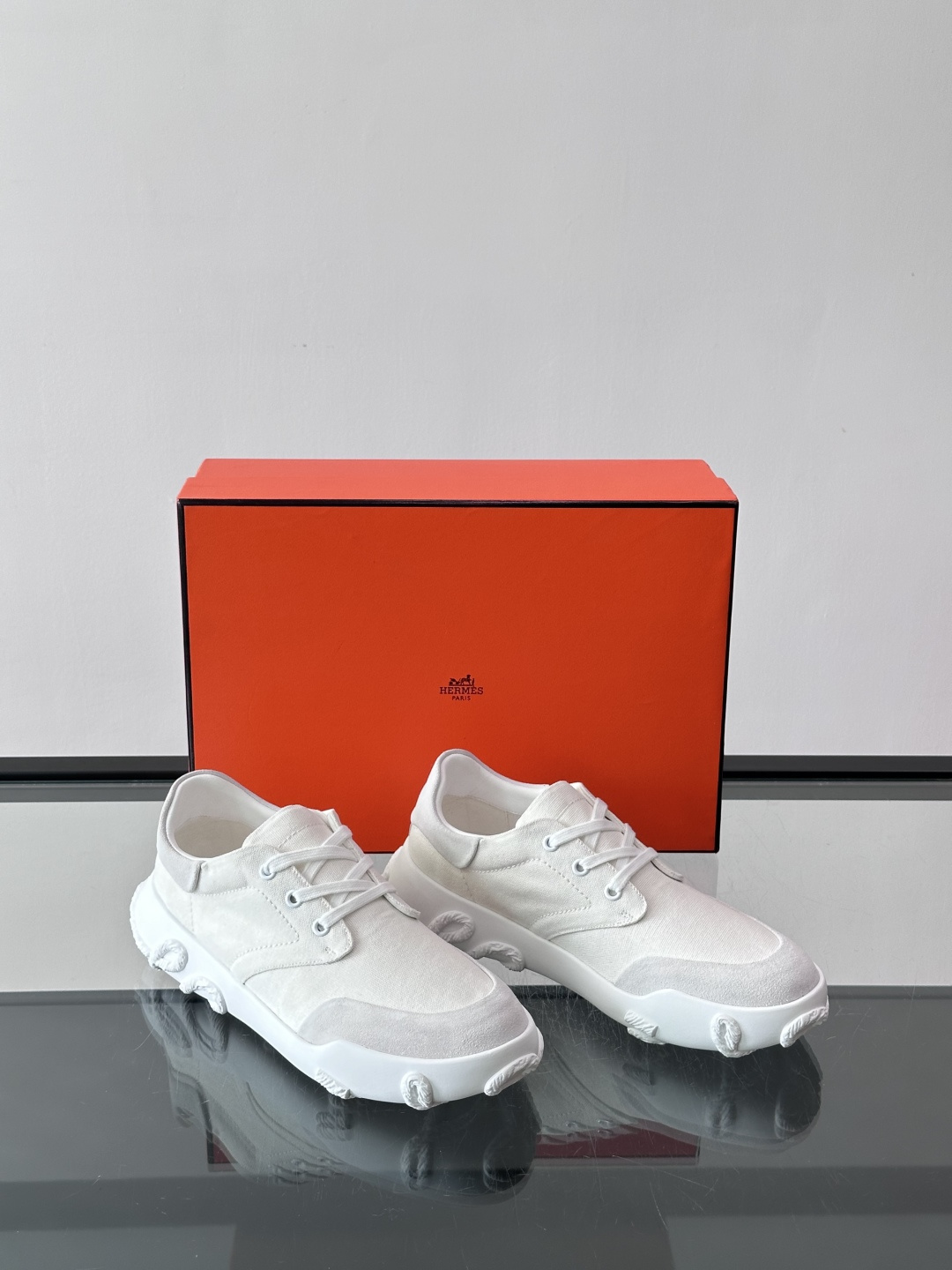 爱马仕26ss运动鞋​​👟爱马仕麂皮➕帆布面料运动鞋，低柔软麂皮，质感细腻又耐穿！橡胶鞋底抓地力强，日常