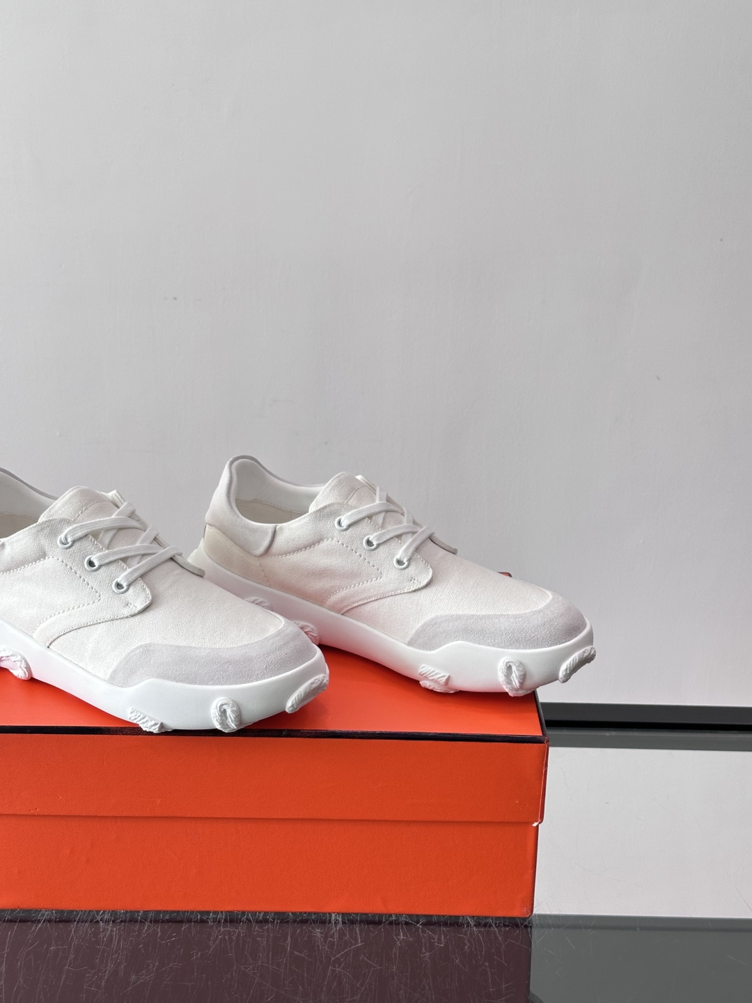 爱马仕26ss运动鞋​​👟爱马仕麂皮➕帆布面料运动鞋，低柔软麂皮，质感细腻又耐穿！橡胶鞋底抓地力强，日常
