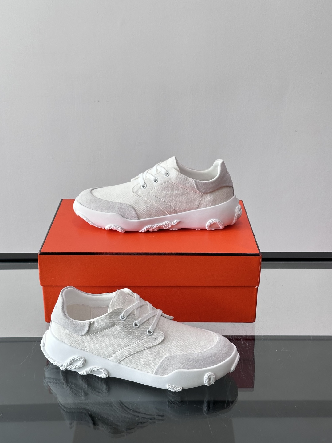 爱马仕26ss运动鞋​​👟爱马仕麂皮➕帆布面料运动鞋，低柔软麂皮，质感细腻又耐穿！橡胶鞋底抓地力强，日常