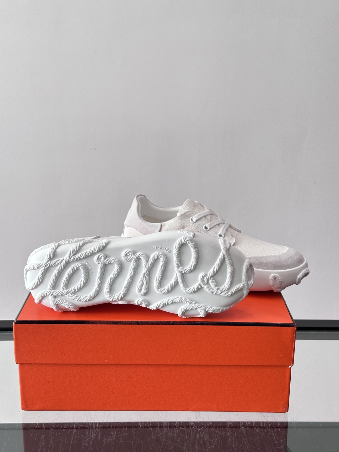 爱马仕26ss运动鞋​​👟爱马仕麂皮➕帆布面料运动鞋，低柔软麂皮，质感细腻又耐穿！橡胶鞋底抓地力强，日常