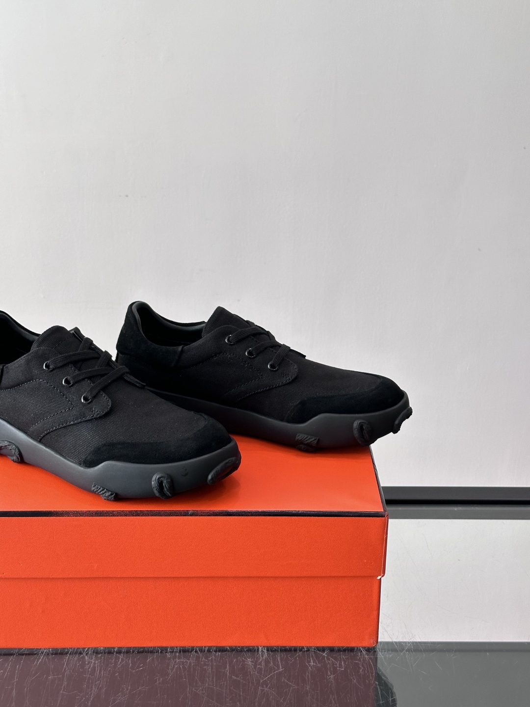 爱马仕26ss运动鞋​​👟爱马仕麂皮➕帆布面料运动鞋，低柔软麂皮，质感细腻又耐穿！橡胶鞋底抓地力强，日常