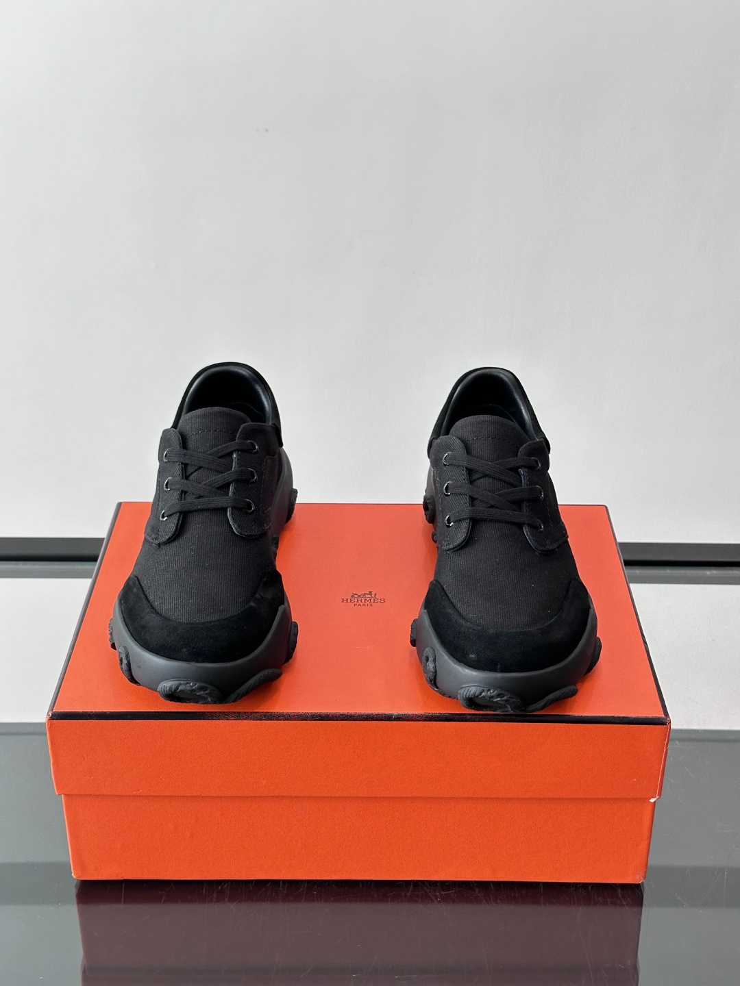 爱马仕26ss运动鞋​​👟爱马仕麂皮➕帆布面料运动鞋，低柔软麂皮，质感细腻又耐穿！橡胶鞋底抓地力强，日常