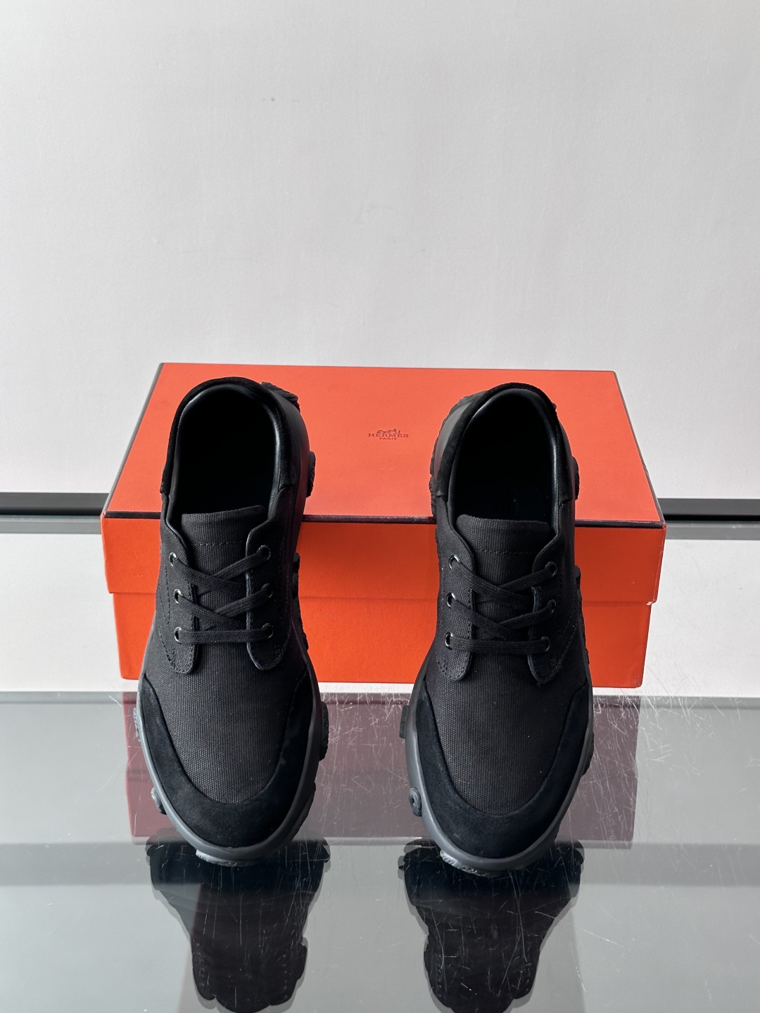 爱马仕26ss运动鞋​​👟爱马仕麂皮➕帆布面料运动鞋，低柔软麂皮，质感细腻又耐穿！橡胶鞋底抓地力强，日常