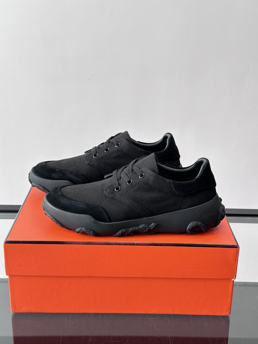 爱马仕26ss运动鞋​​👟爱马仕麂皮➕帆布面料运动鞋，低柔软麂皮，质感细腻又耐穿！橡胶鞋底抓地力强，日常
