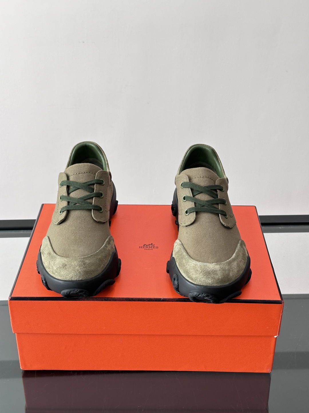 爱马仕26ss运动鞋​​👟爱马仕麂皮➕帆布面料运动鞋，低柔软麂皮，质感细腻又耐穿！橡胶鞋底抓地力强，日常